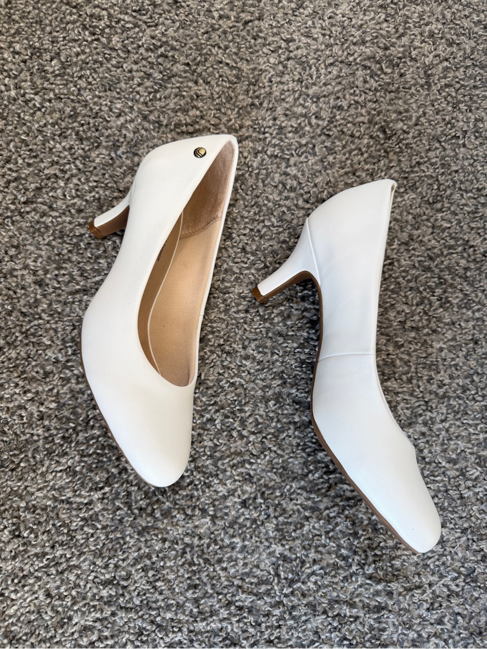 Life Stride Women's White Pumps - Picture 13 of 13